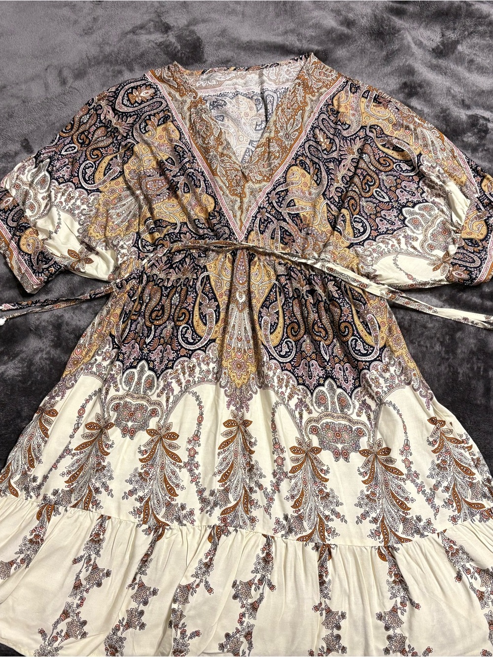 SHEIN Cream Paisley V-Neck Tiered Maxi Dress with Gold Accents